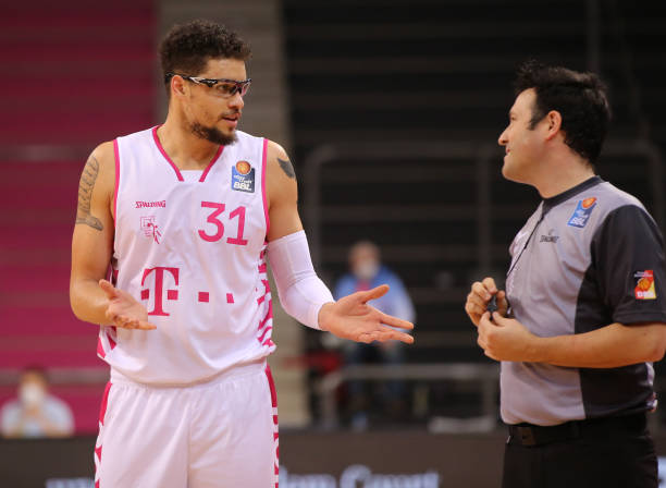 掷地有声的 掷地有声的